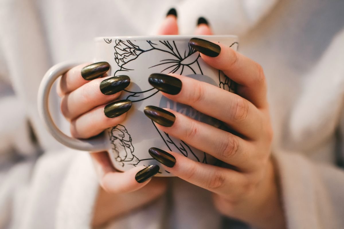 27 Simple Yet Stunning Winter Nail Designs You’ll Love