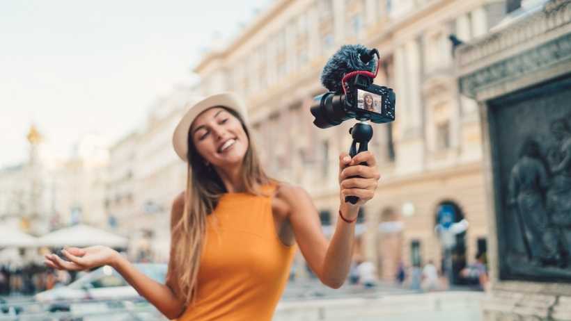 Make Awesome Video With 12 Best Travel Vlogging Tips