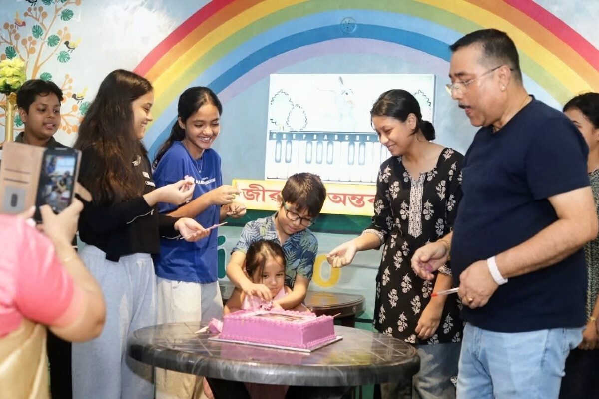 Cutting the music-themed cake at the Piano Kids 15th anniversary